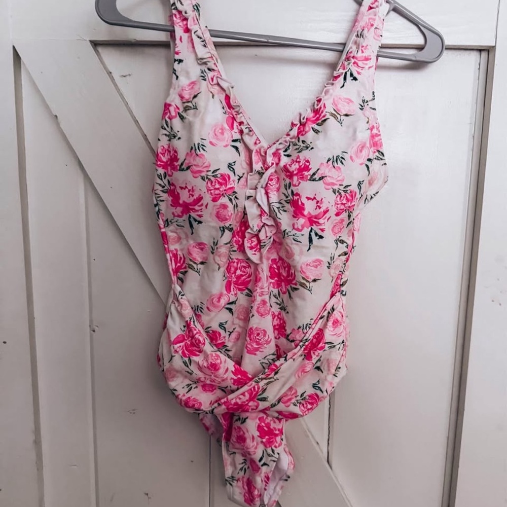 Women’s size Small sweet honey one piece pink floral swimsuit
